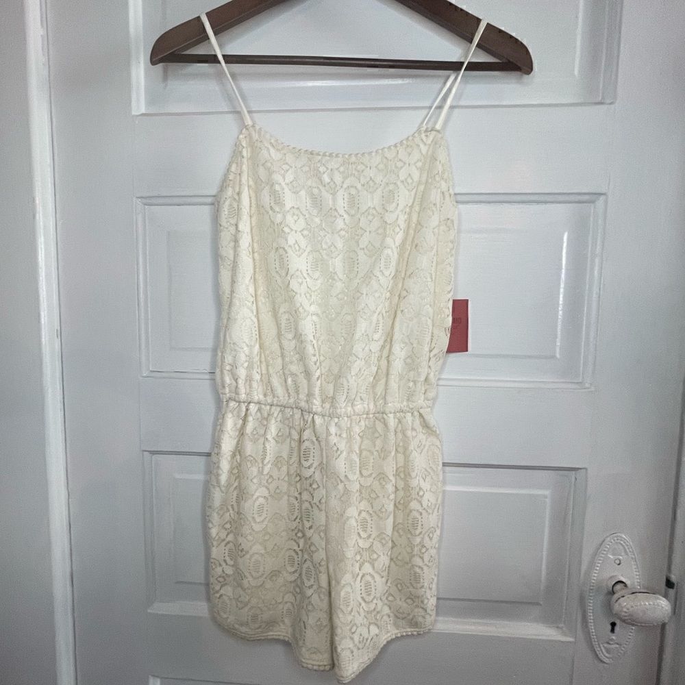 Massimo NWT’s Cream Lace Floral Romper w/ Adjustable Straps